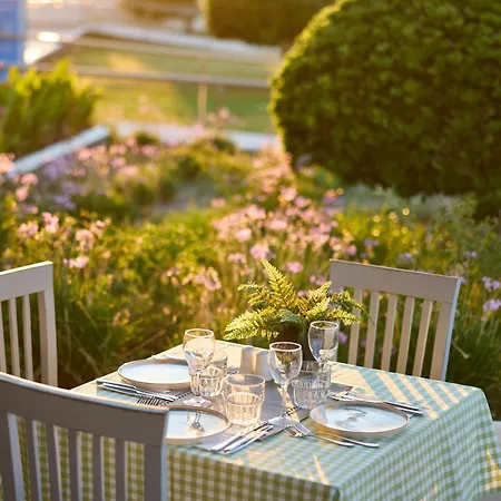 호텔 Blue Bay 이알리소스